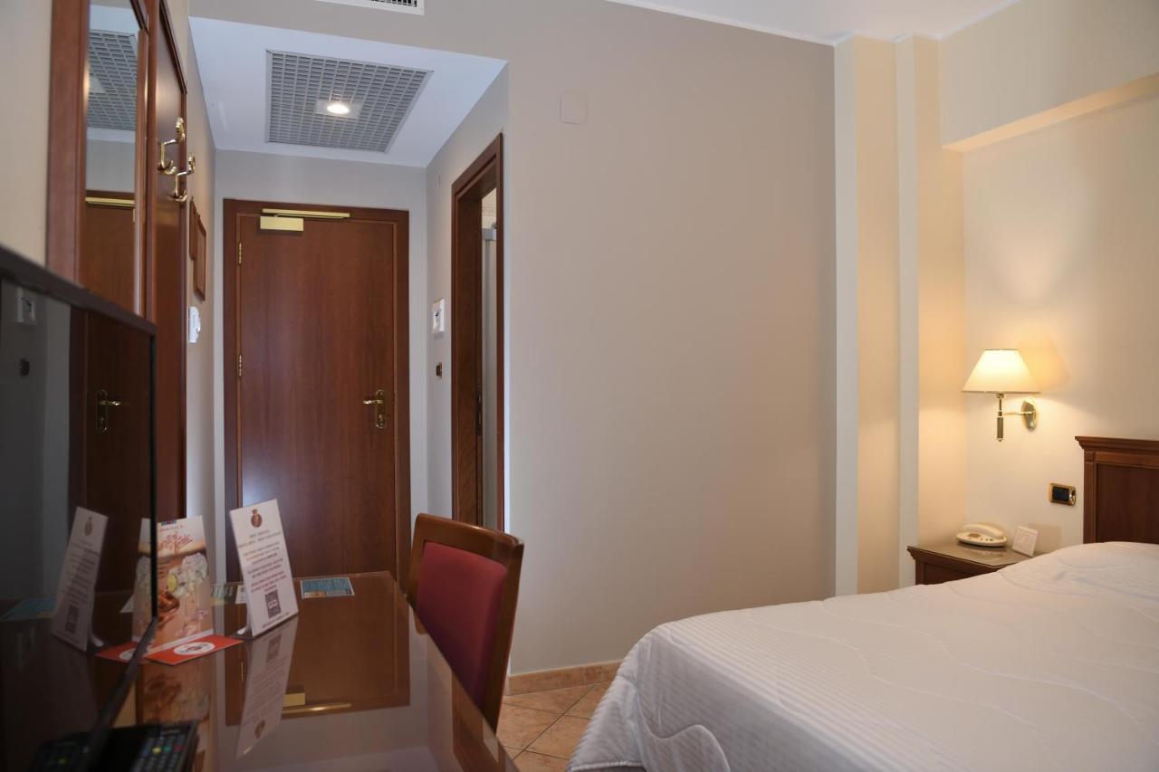 Hotel Ristorante Rossemi Σαν Τζιοβάνι Ροτόντο Εξωτερικό φωτογραφία
