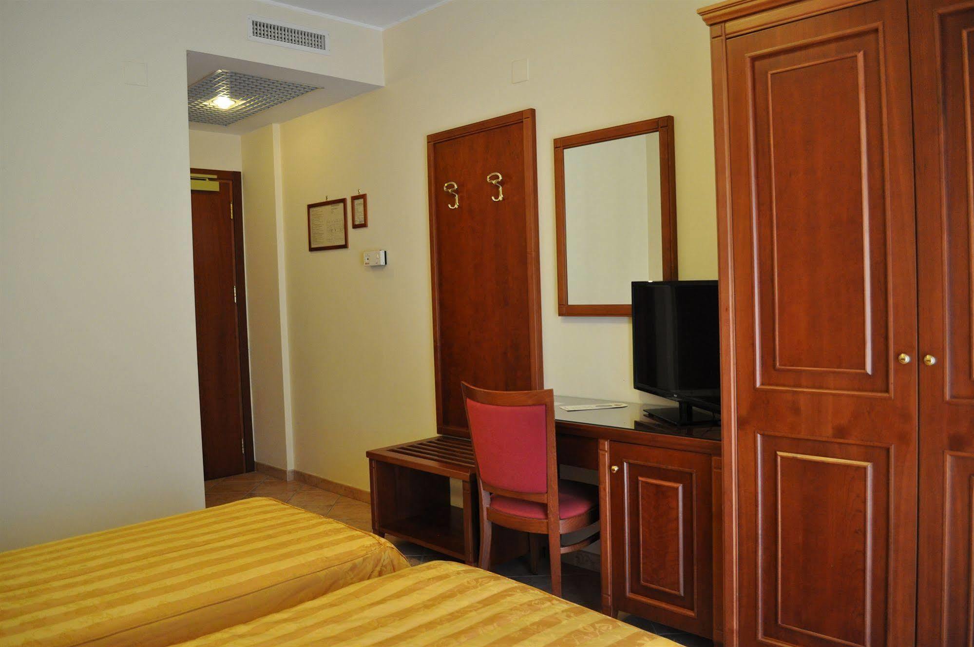 Hotel Ristorante Rossemi Σαν Τζιοβάνι Ροτόντο Εξωτερικό φωτογραφία