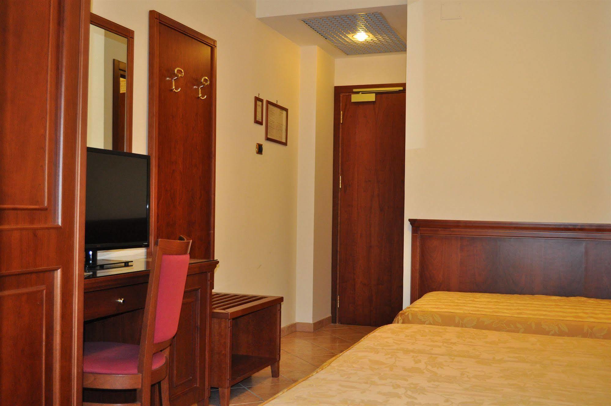 Hotel Ristorante Rossemi Σαν Τζιοβάνι Ροτόντο Εξωτερικό φωτογραφία